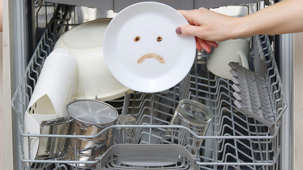 Чем опасна влага внутри посудомойки?