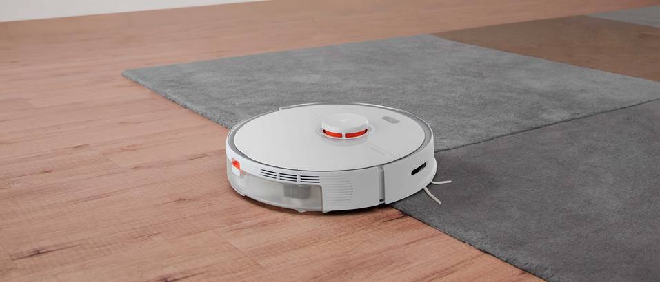 Робот-пылесос увеличивает мощность всасывания на ковре