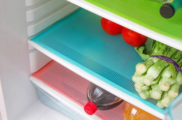 Силиконовые коврики на полках холодильника