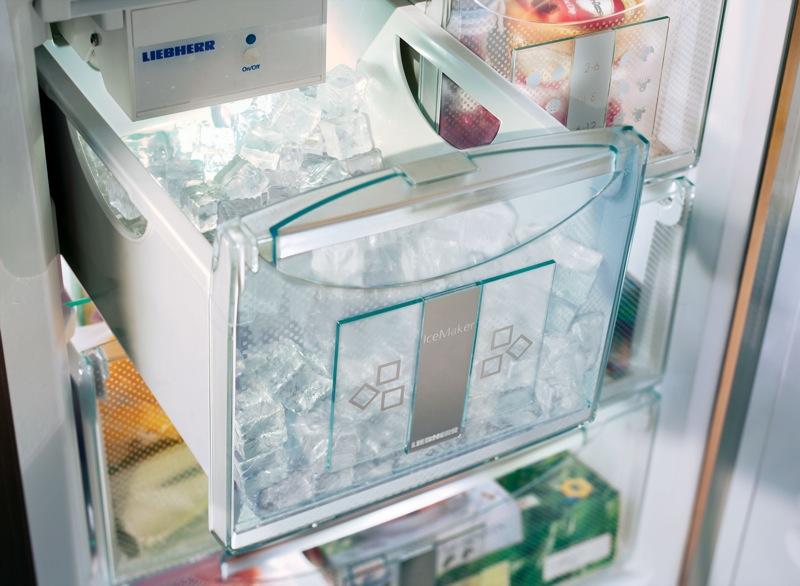 Холодильник с генератором льда