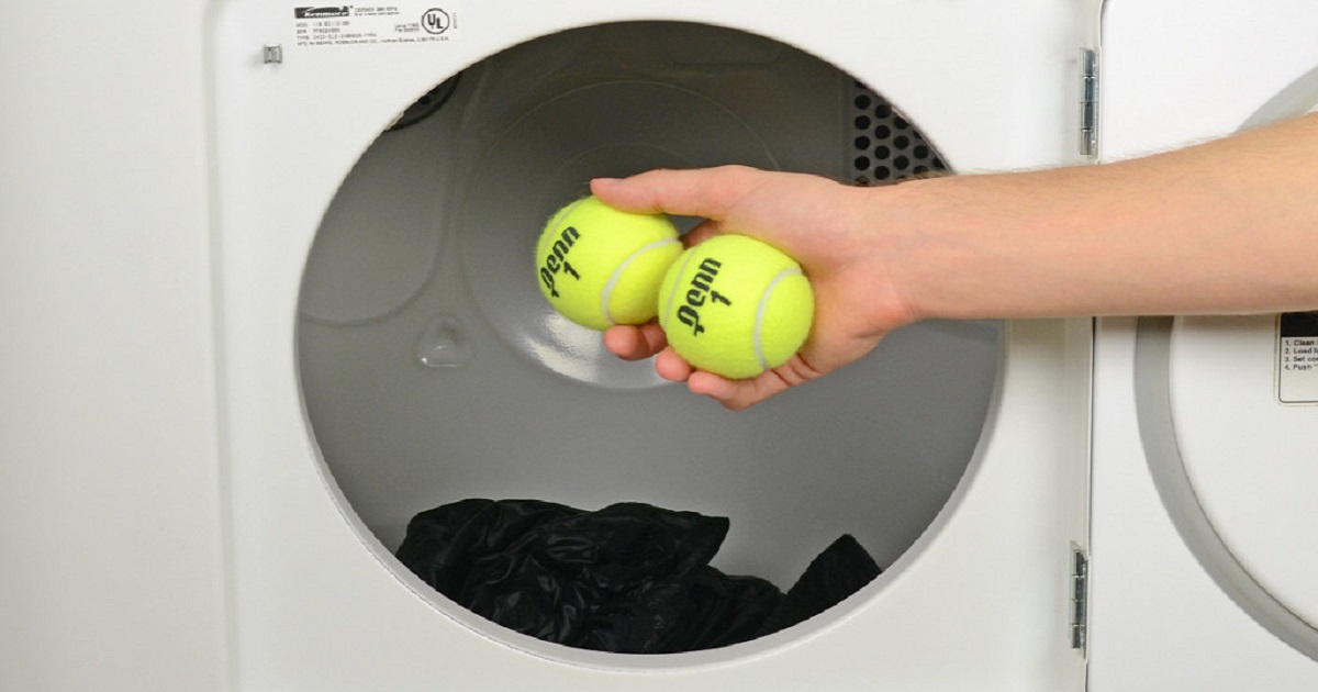 Зачем в стиральную машину кладут теннисные мячики?