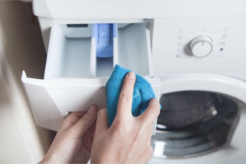 Очищайте лоток стиральной машины